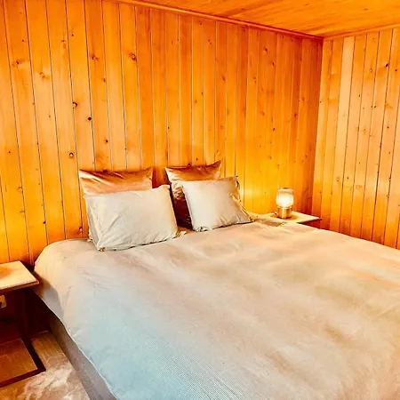 בית נופש Swiss Peaks Haven With Unparalleled Views